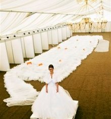 Румынские дизайнеры представили уникальное свадебное платье